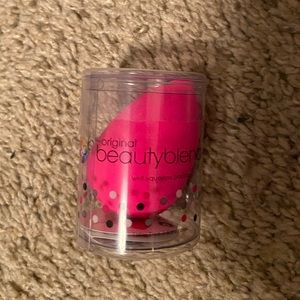 Beautyblender makeup sponge